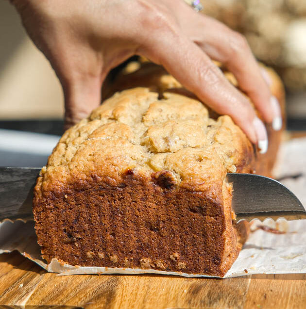 cutting-vegan-banana-bread