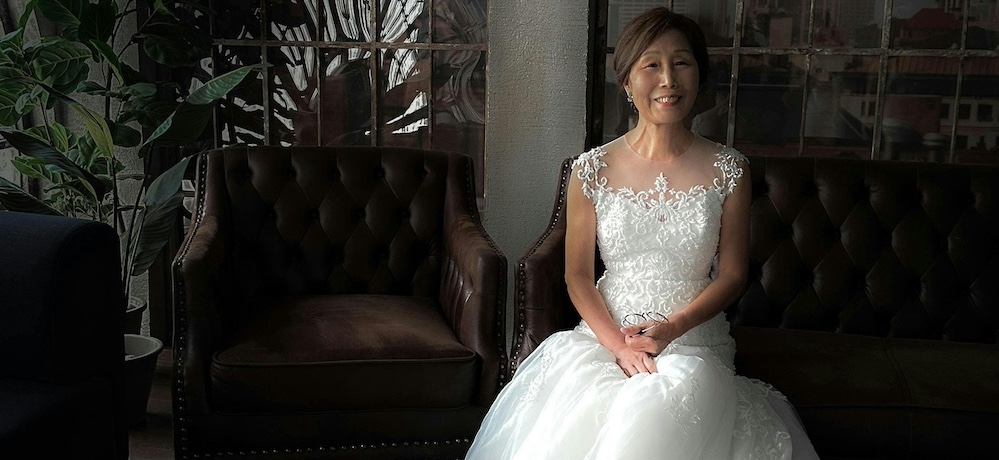 Omma Dressed in Wedding Gown for Seoul Family Photo Shoot