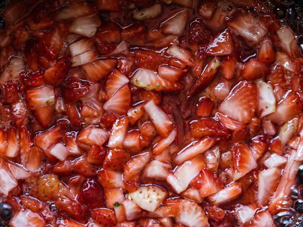 cooking-strawberries-in-pot