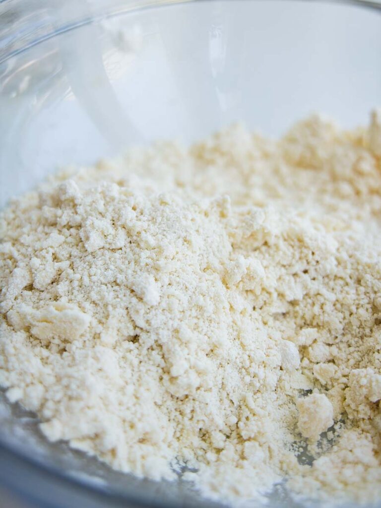 crumbly-texture-of-flour-after-butter-added.