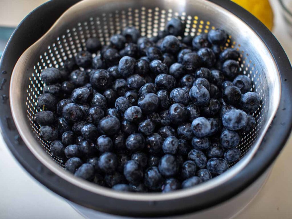 fresh blueberries for vegan blueberry cobbler