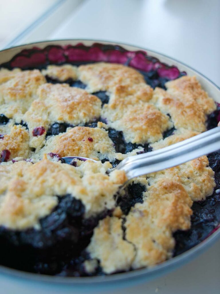 scooping-vegan-blueberry-cobbler.