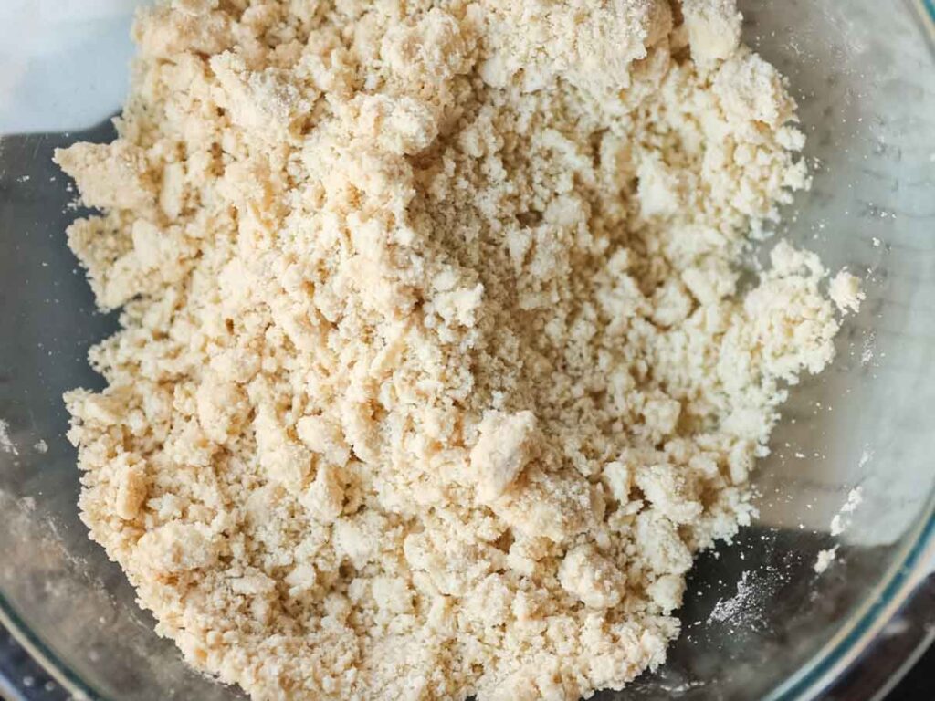 crumbly-texture-of-butter-and-flour-mixture