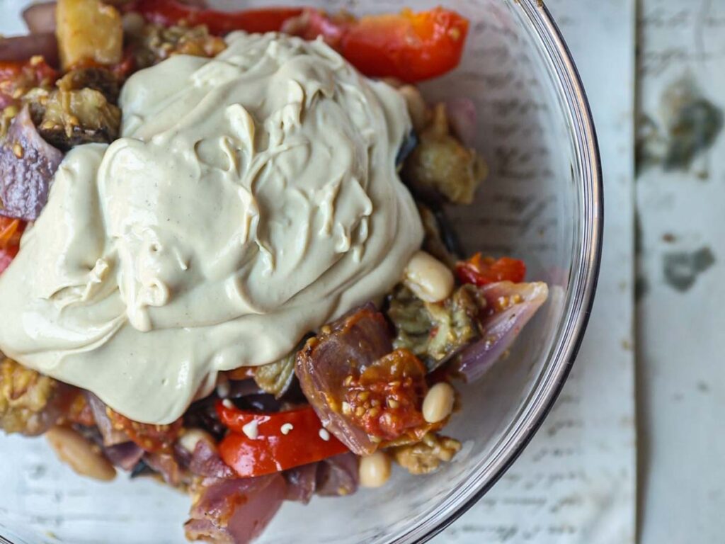 oatmilk-skyr-and-roasted-vegetables-in-bowl.