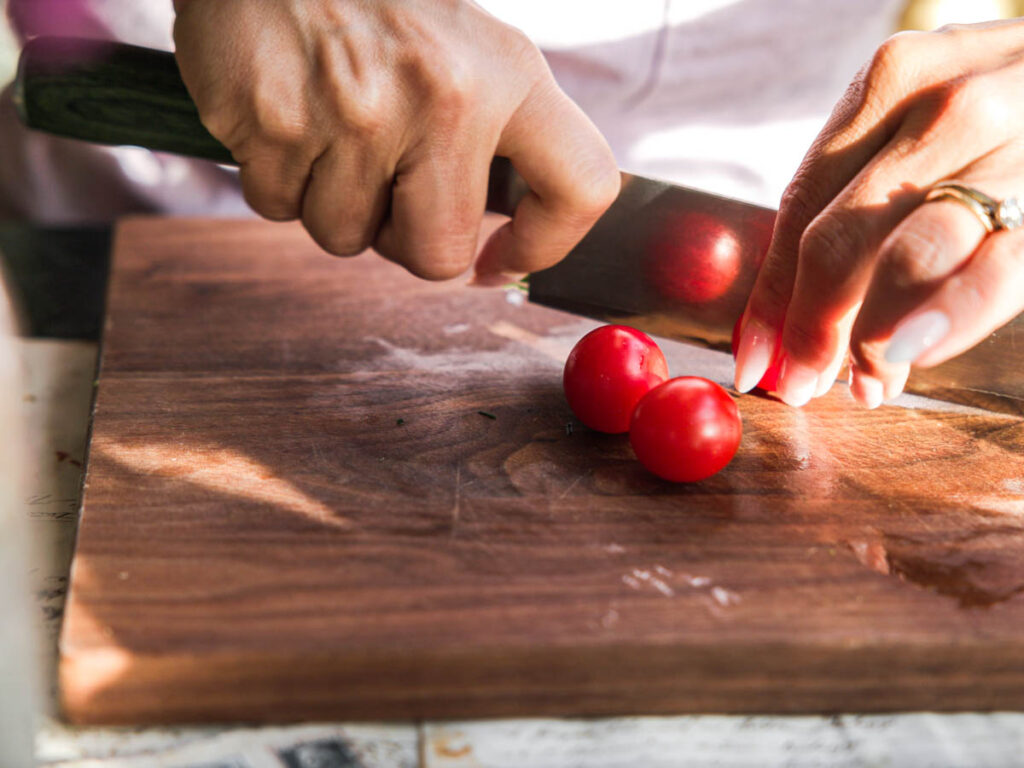 slicing-cherry-tomatoes