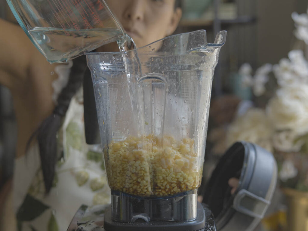 adding-water-to-blender-for-bindaetteok-batter.