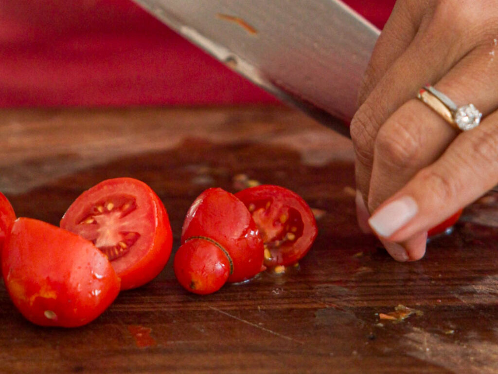 chopping-cherry-tomatoes-in-half