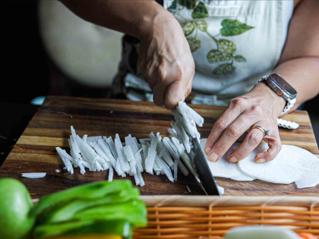 julienning korean radish