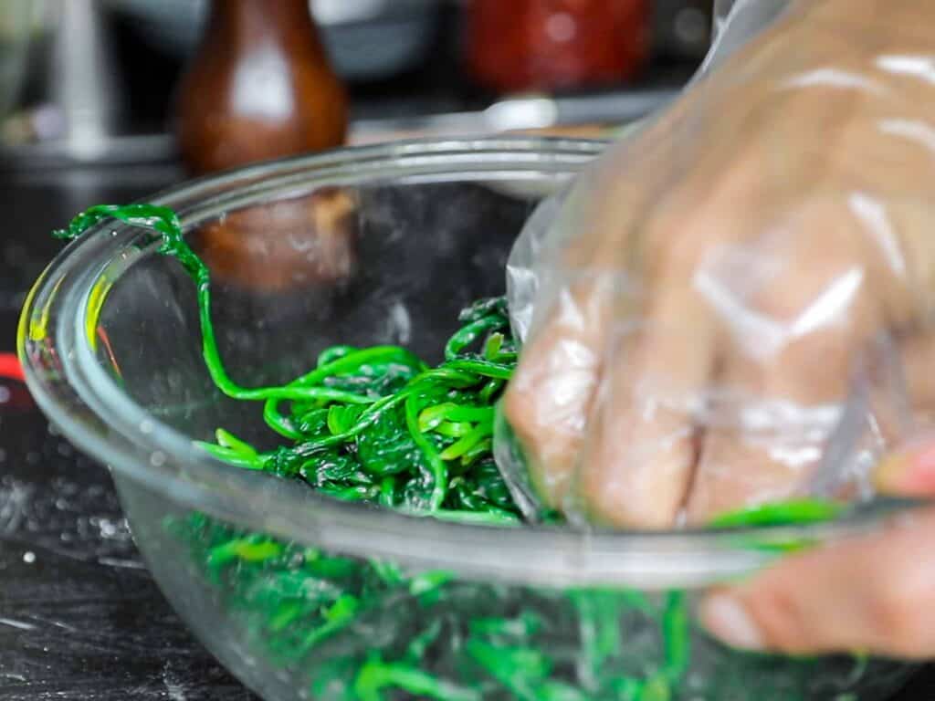 seasoning boiled spinach