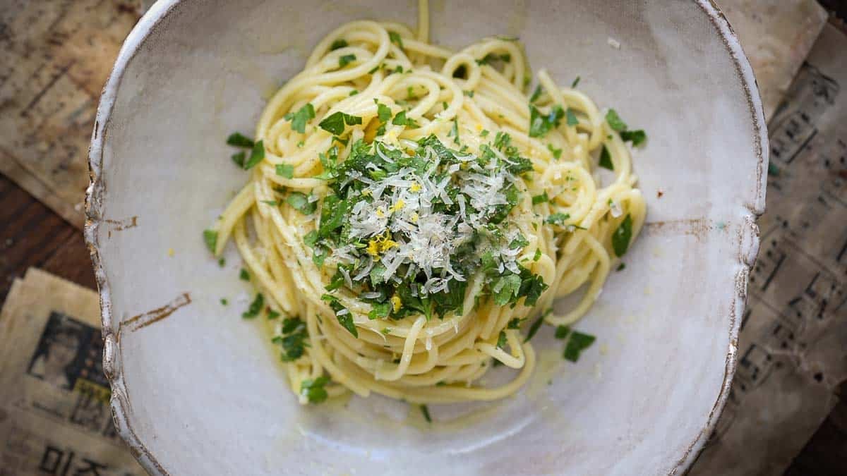 8-ingredient Easy and Delicious Lemon Pepper Pasta.